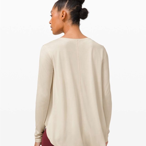 Lululemon Cream/Off-White Bum-Covering Long Sleeve - Medium - Picture 4 of 4